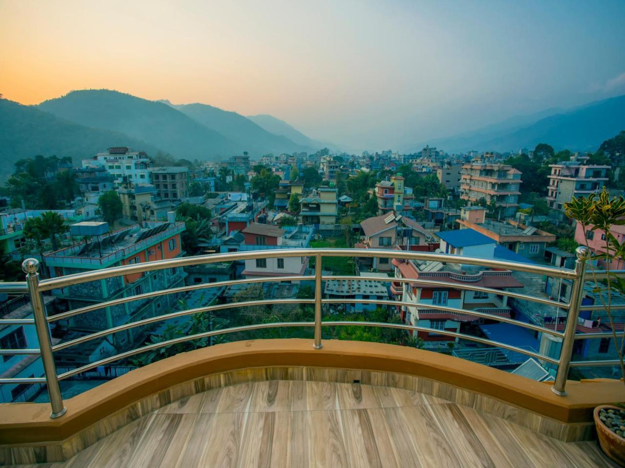 Oyo 253 Hotel Pinnacle Pokhara Exterior photo