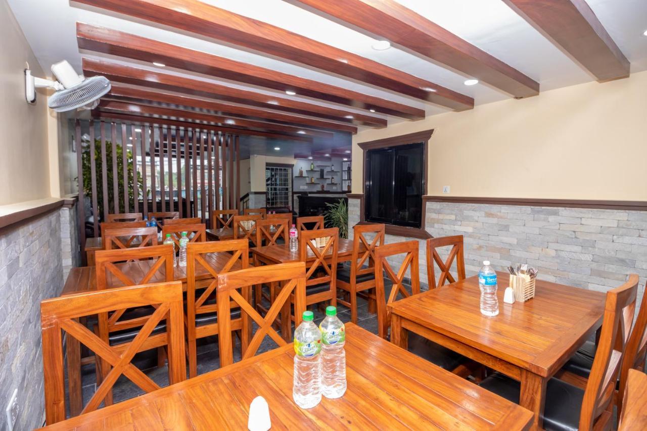 Oyo 253 Hotel Pinnacle Pokhara Exterior photo