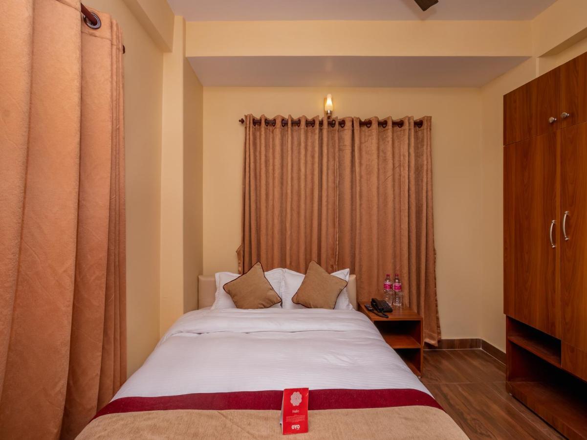 Oyo 253 Hotel Pinnacle Pokhara Exterior photo